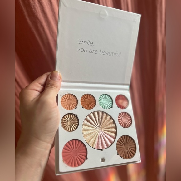 OFRA | Good To Go Face Palette - Picture 2 of 4